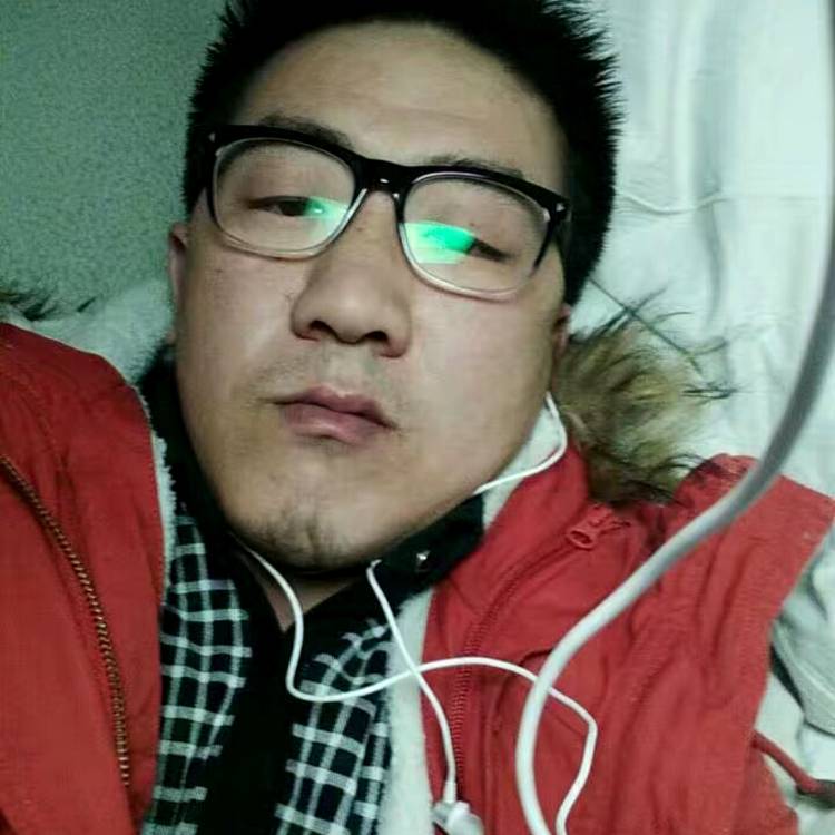帆布鞋爱听歌的照片