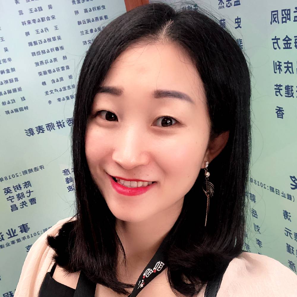 爱笑苦恋秀发的照片