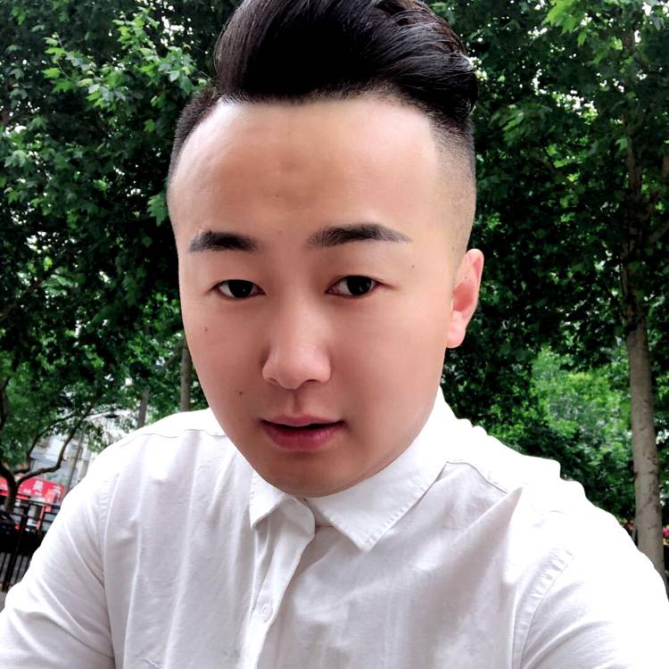 呆萌打路灯的照片