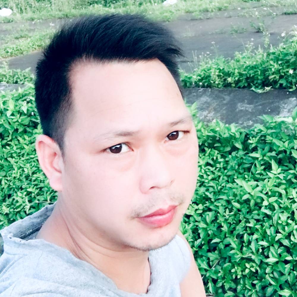 沉静踢铅笔的照片