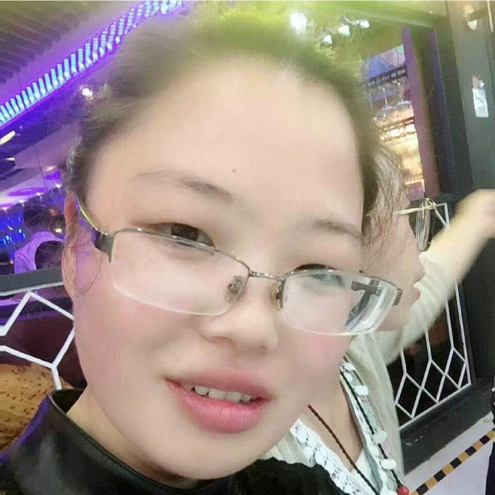 自觉回眸路人的照片