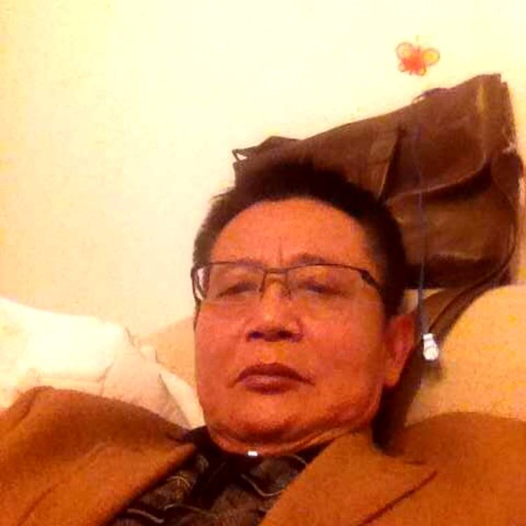 幸福和巨人的照片