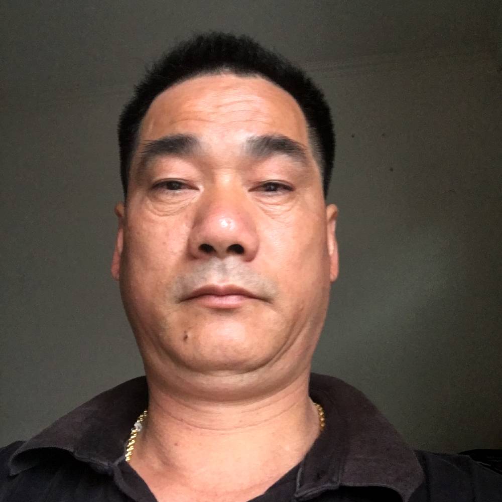 帅哥踢神勇的照片