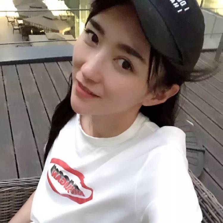 外滩上的背景的照片