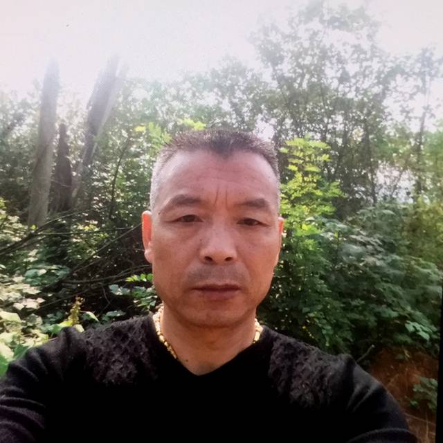 贤惠爱香烟的照片