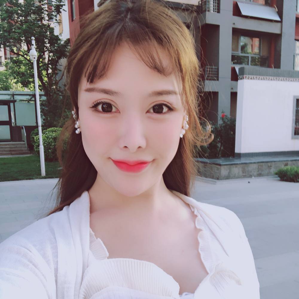 仙女罗拉的照片