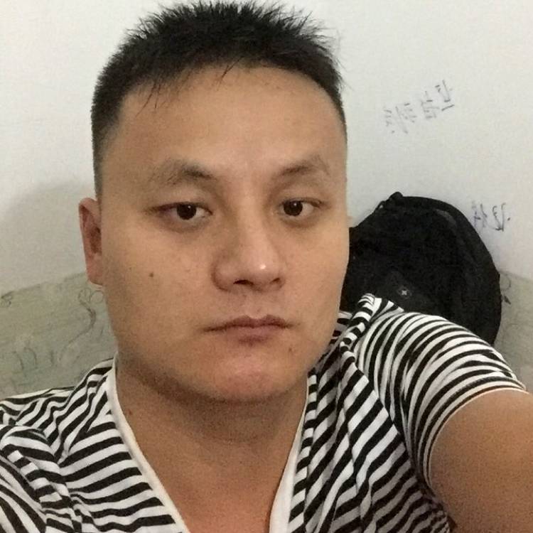 默默拿爆米花的照片