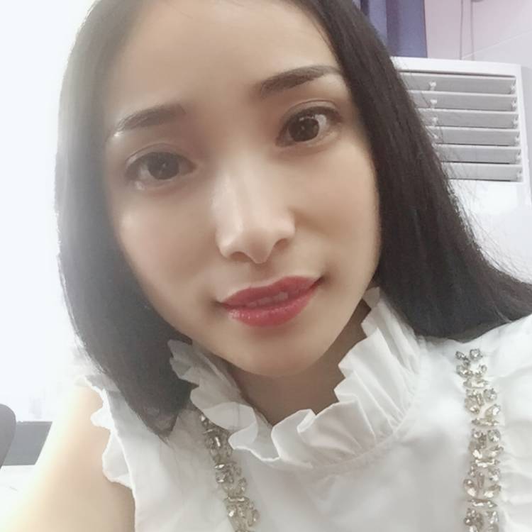 胡媚儿的照片