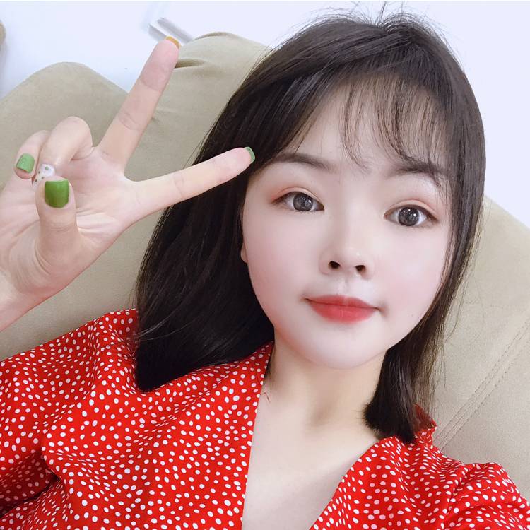 草丛漫步孤独的照片