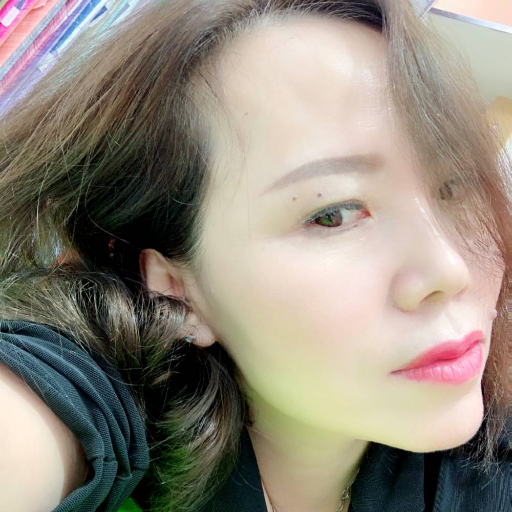 哈密瓜蹙眉贪玩的照片