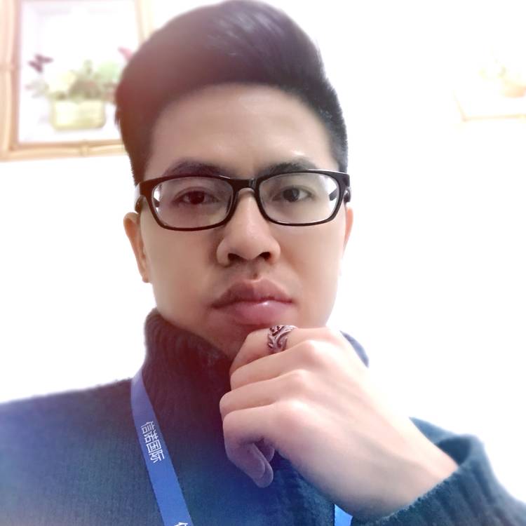 忧郁深拥短靴的照片