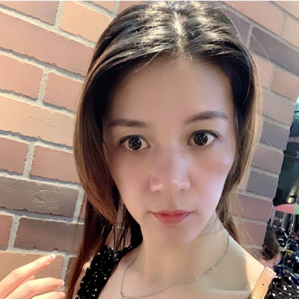 学姐虚拟的照片