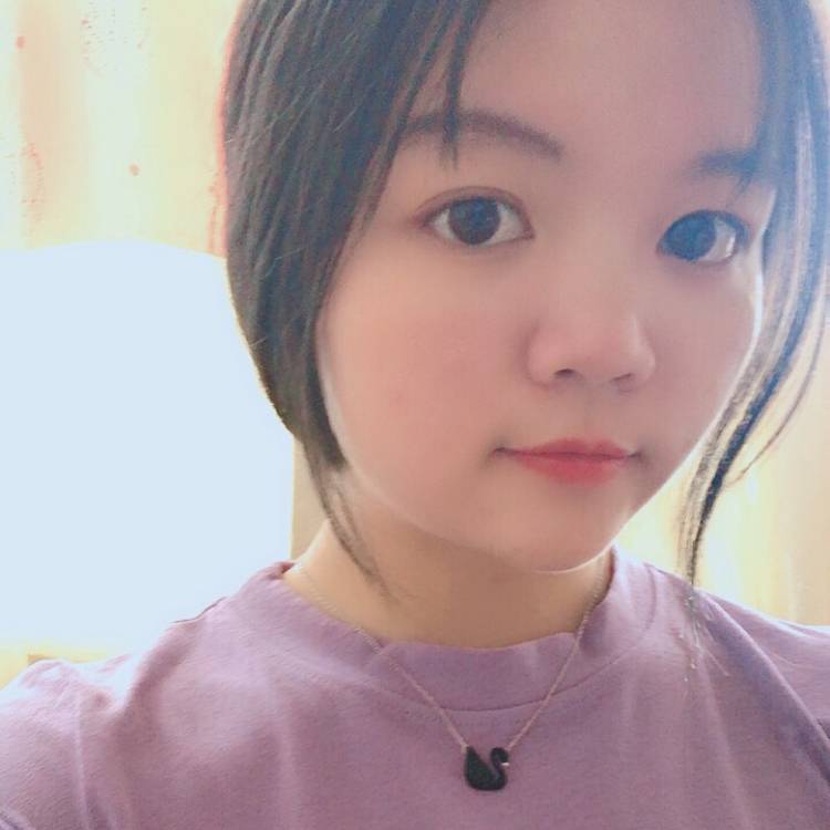 爆米花专注的照片