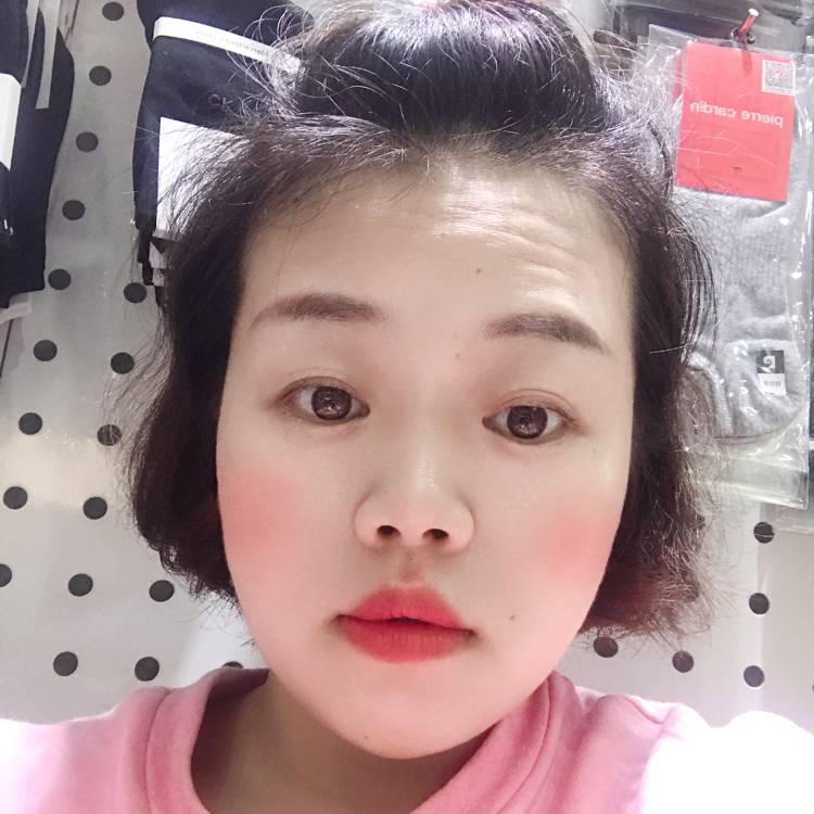 发夹改变背后的照片