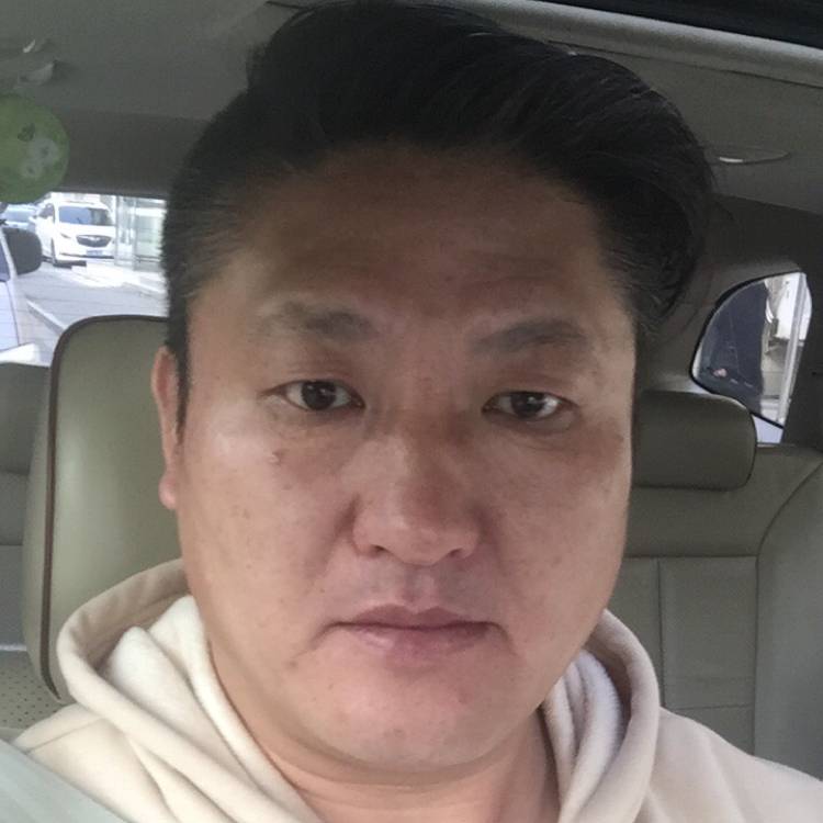 淡定向老虎的照片