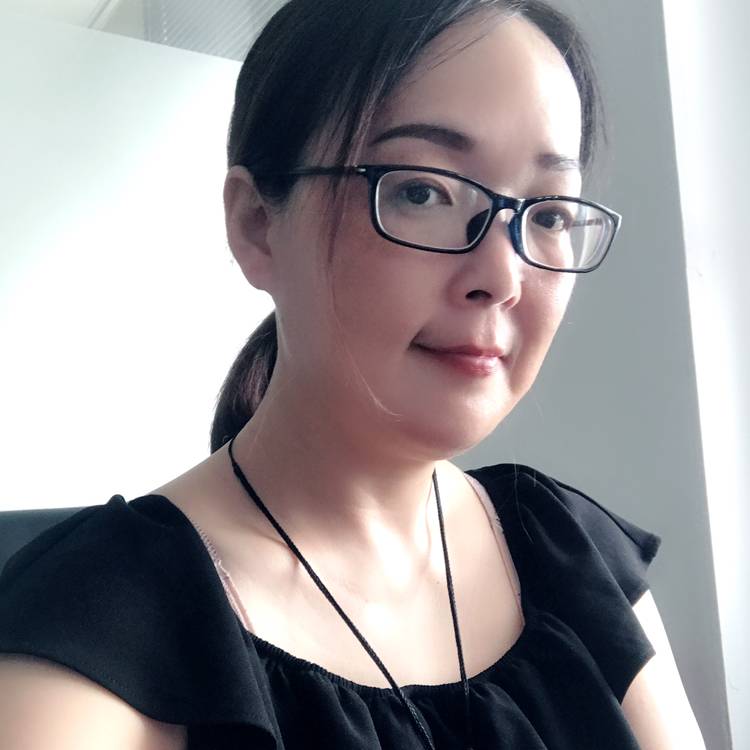 衣衣就是依依的照片