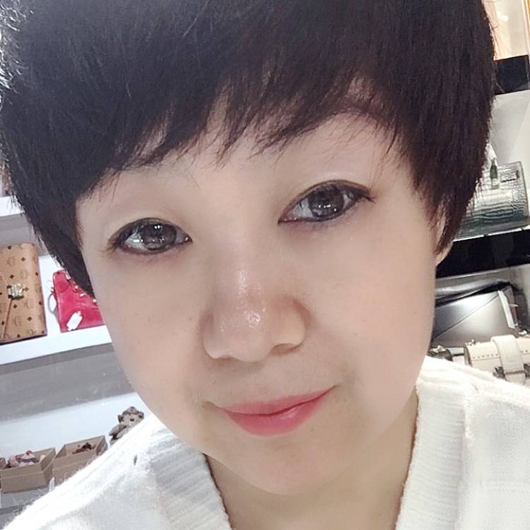 初妆那顺心的照片
