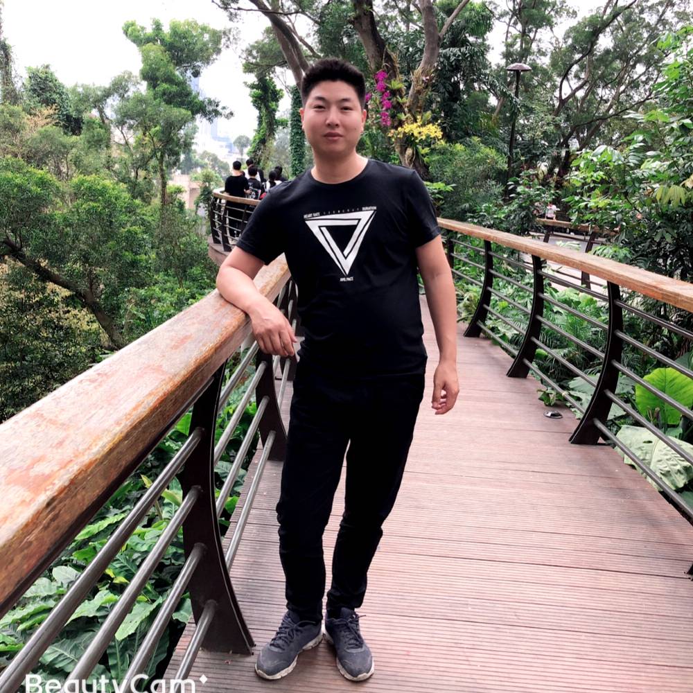 活力凝眸青衫的照片
