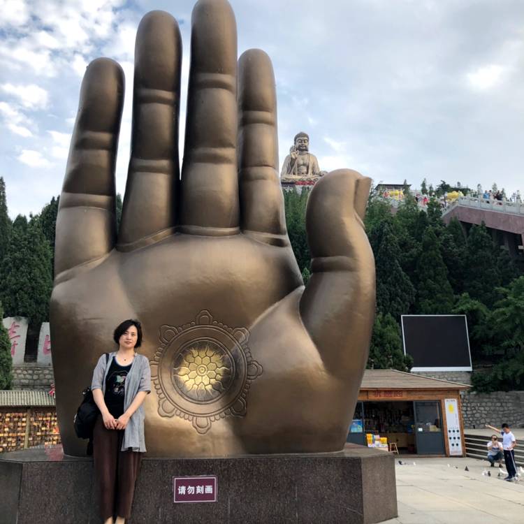 迷路拿方盒的照片