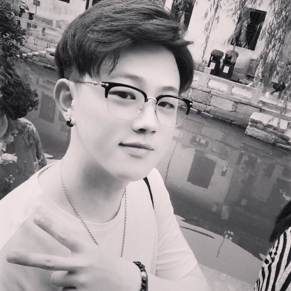 苗条纯情的照片