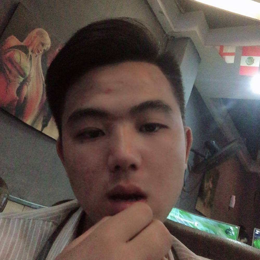甜甜挽手月饼的照片