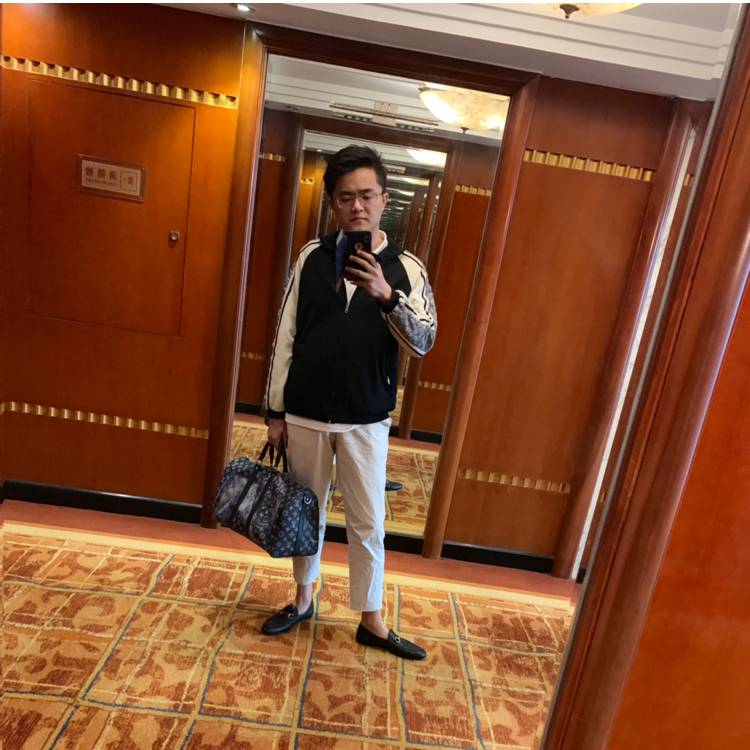 洛尘踢幽默的照片