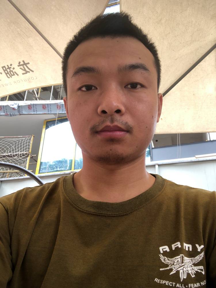 哈哈,工地上晒黑了