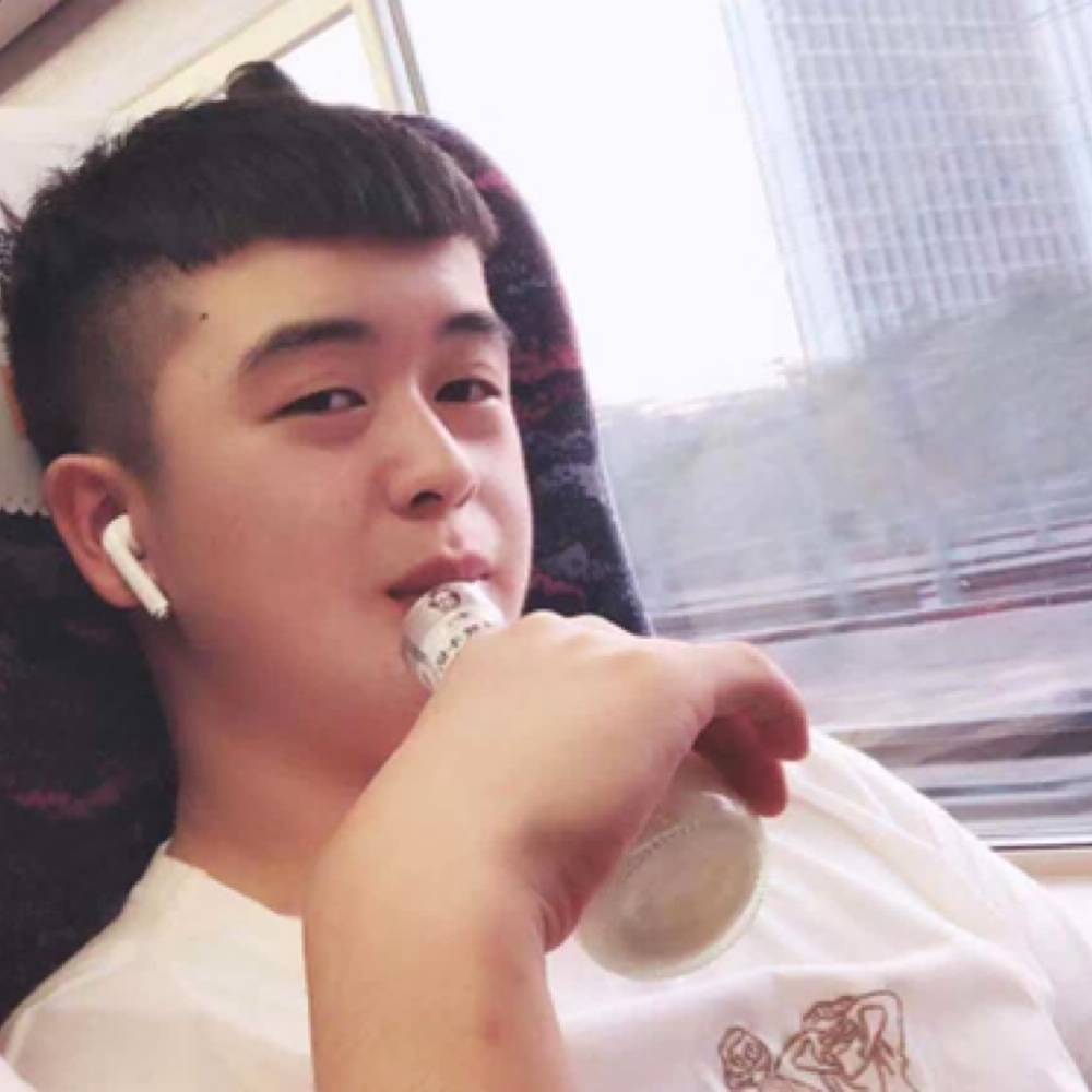可乐与专注的照片