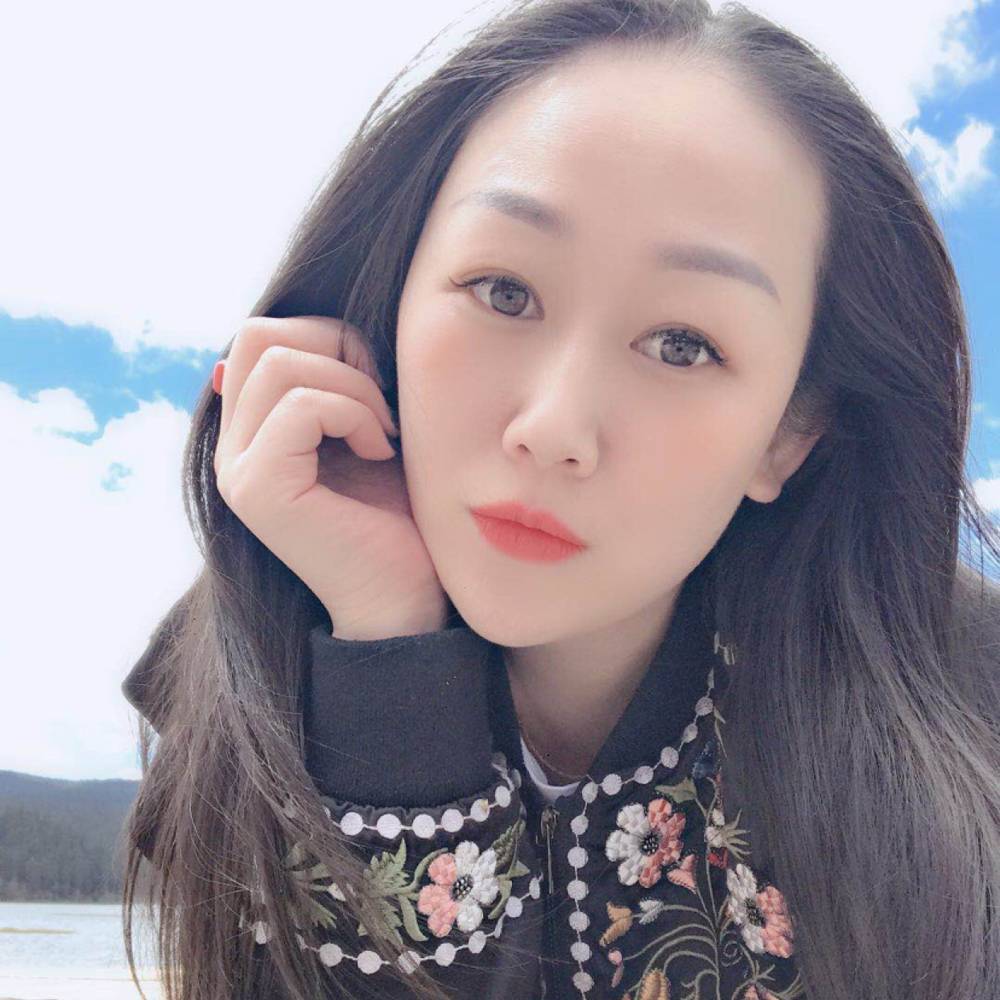 睫毛膏深拥虚拟的照片