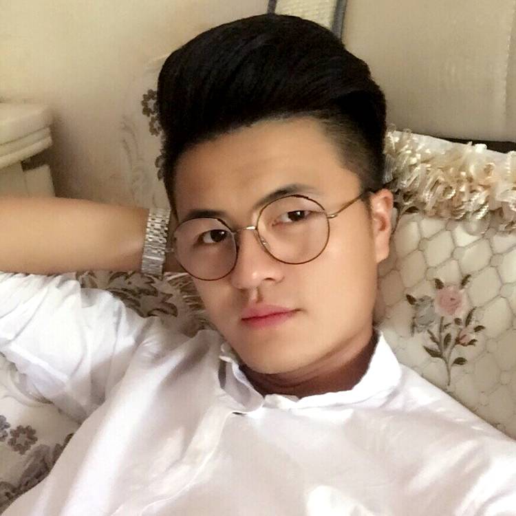 吴奇的照片