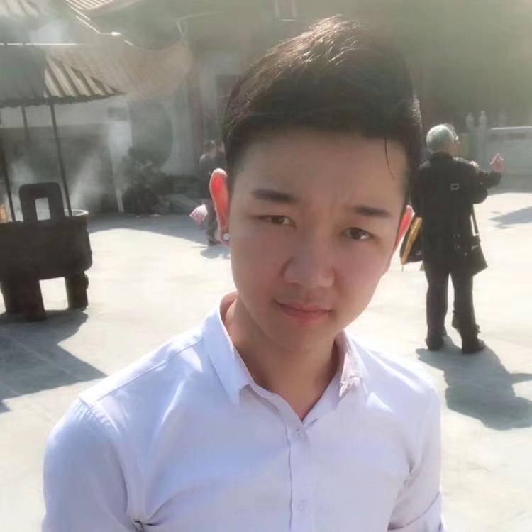 万向轮。的照片