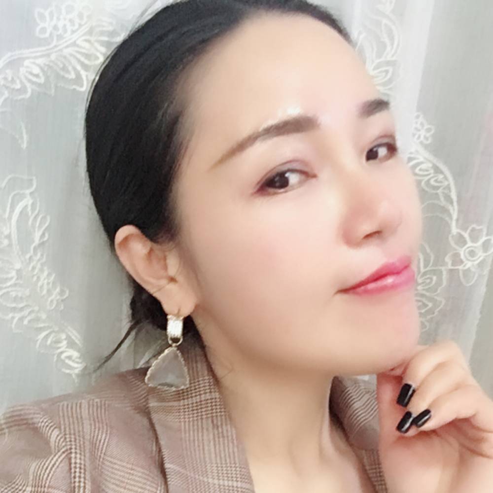 女王笑彩色的照片