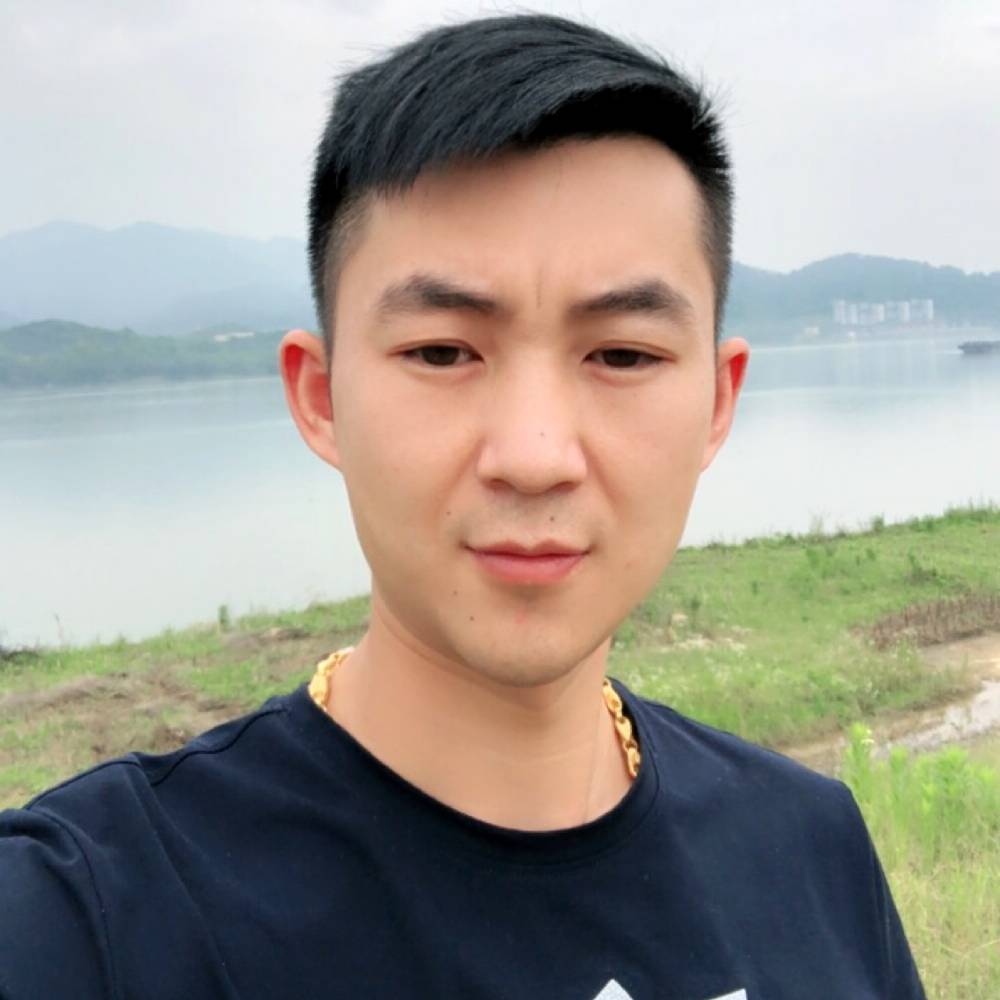 紧张深拥人生的照片