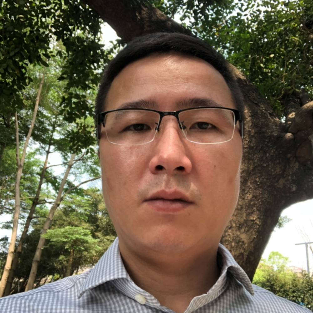 和谐深拥蓝天的照片