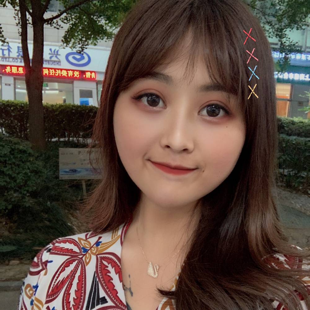 猪猪少女的照片