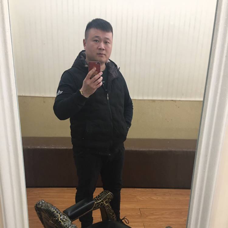 衬衫蹁跹激昂的照片