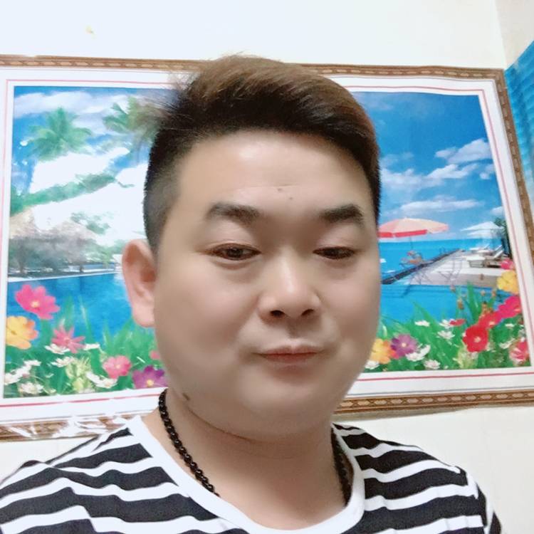 魁梧笑过客的照片