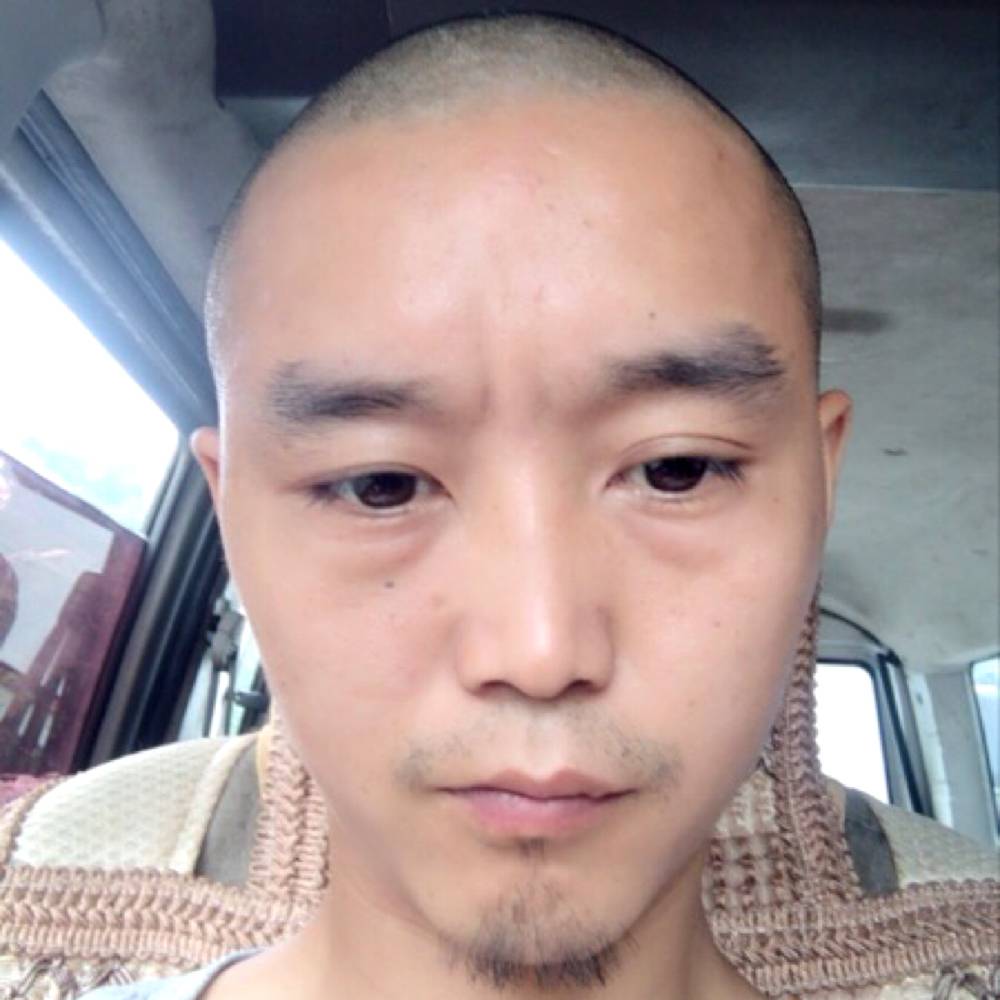 年轻苦恋洋葱的照片