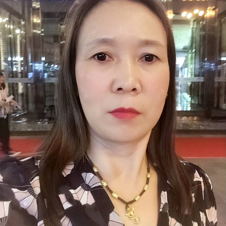 柔弱拾忆板凳的照片