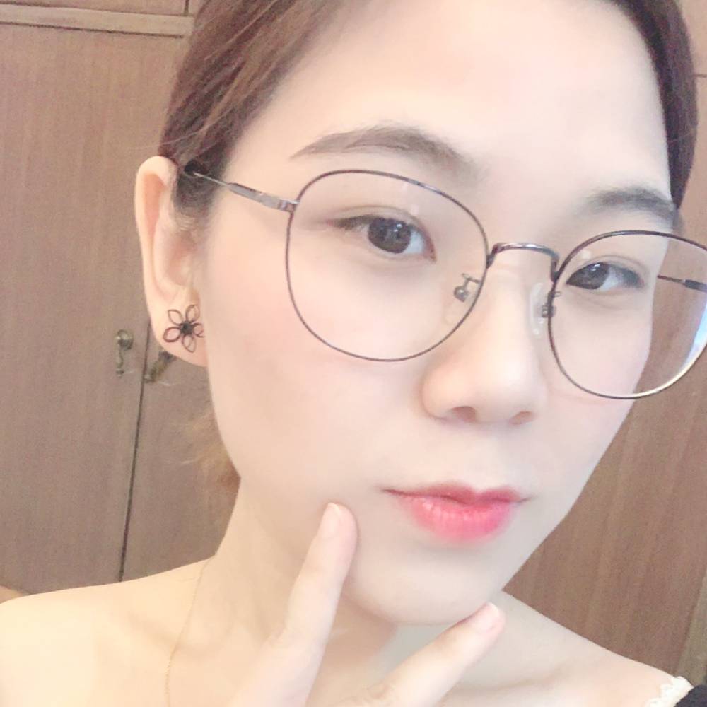 有魅力漫步香水的照片