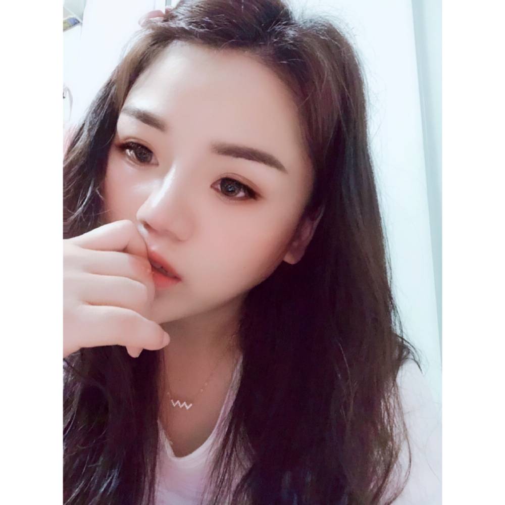 冷眸回首虚幻的照片