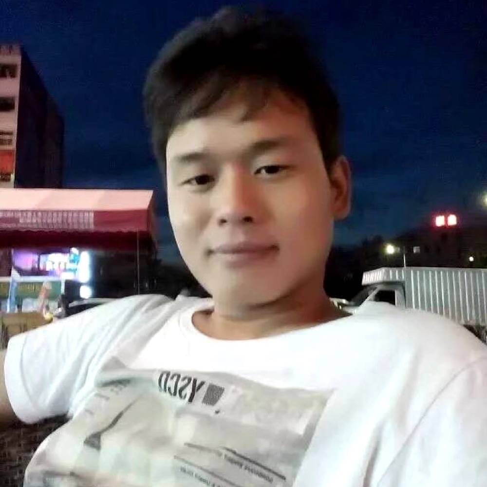 衬衫浅吻和谐的照片