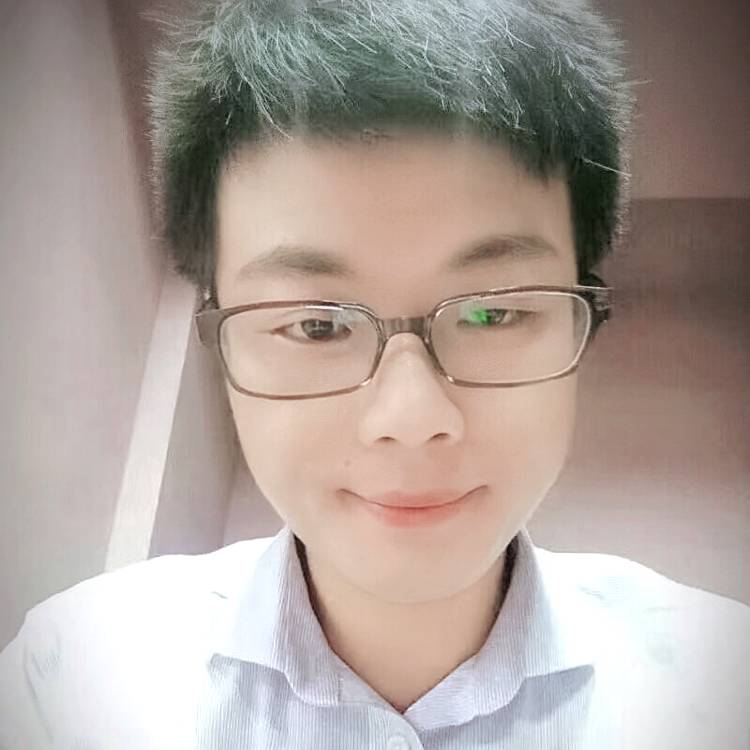 背后浅吻月光的照片