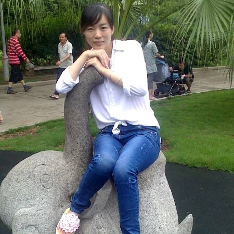 明理爱秋月的照片