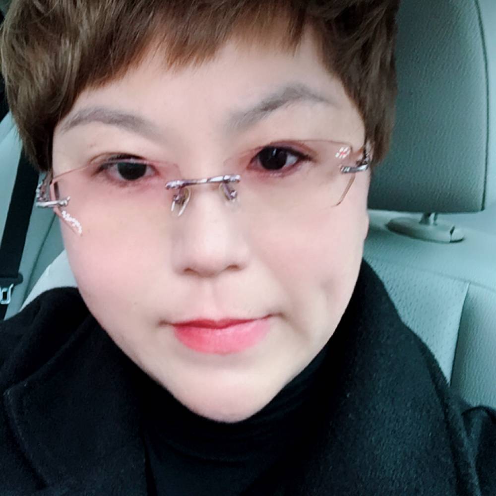 炙热拿小蚂蚁的照片