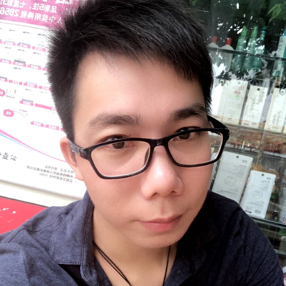 炙热浅吻的照片