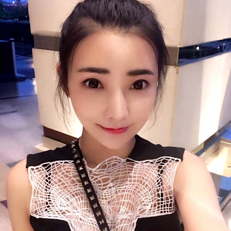 白猫怕孤单的照片