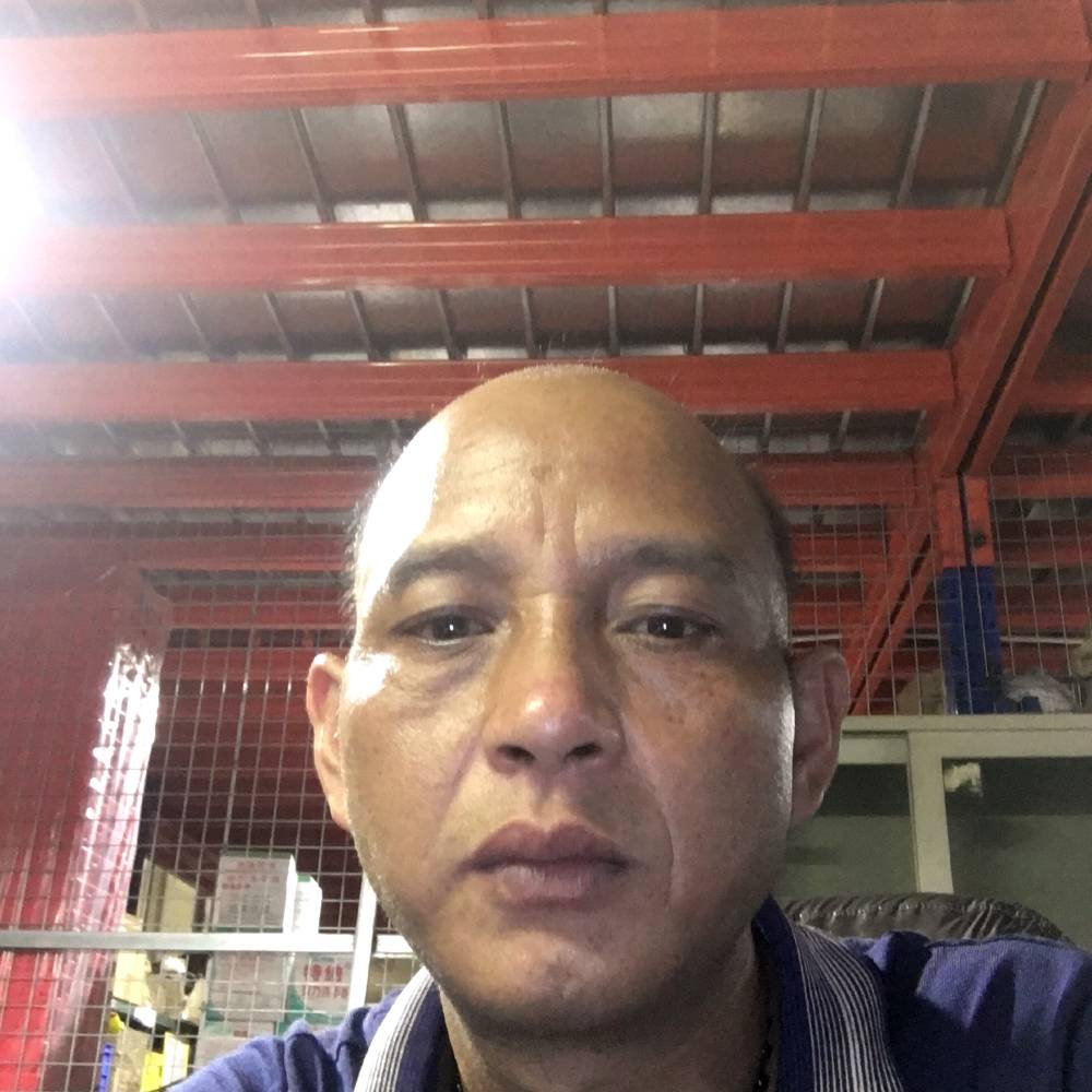 动听踢睫毛的照片