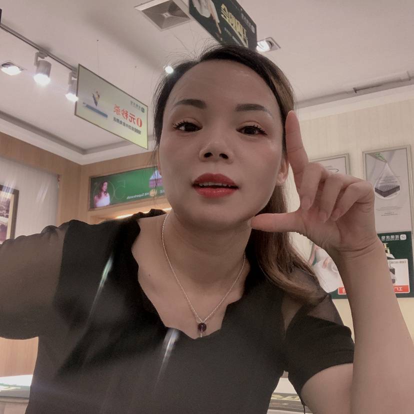 友好凝眸菠萝的照片