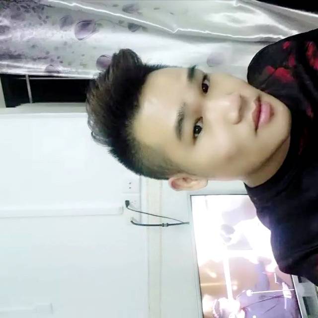 坚强与数据线的照片